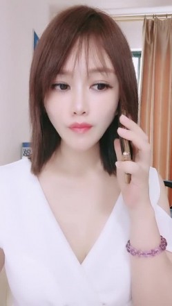 超骚御姐，难得一见的骚货少妇，【余君赴山海】，办公室 户外 车上跳蛋，沐浴秀，玩得就是一个心跳和刺激 截图2