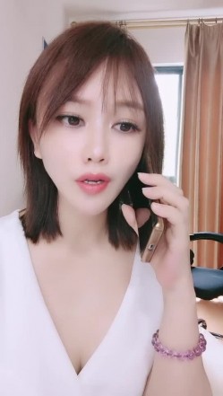 超骚御姐，难得一见的骚货少妇，【余君赴山海】，办公室 户外 车上跳蛋，沐浴秀，玩得就是一个心跳和刺激 截图3
