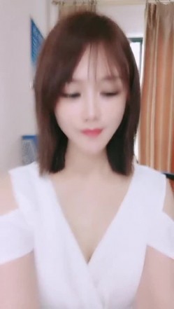 超骚御姐，难得一见的骚货少妇，【余君赴山海】，办公室 户外 车上跳蛋，沐浴秀，玩得就是一个心跳和刺激 截图8