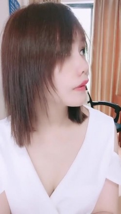 超骚御姐，难得一见的骚货少妇，【余君赴山海】，办公室 户外 车上跳蛋，沐浴秀，玩得就是一个心跳和刺激 截图10