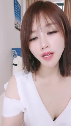 超骚御姐，难得一见的骚货少妇，【余君赴山海】，办公室 户外 车上跳蛋，沐浴秀，玩得就是一个心跳和刺激 截图13