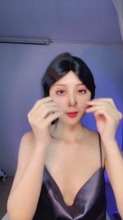 极品舔屏阿黑颜女神【蘸点蜜桃酱】门槛福利，太懂男人了，口活技术一流，高潮脸道具深喉 截图3