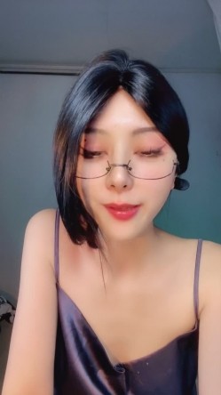 极品舔屏阿黑颜女神【蘸点蜜桃酱】门槛福利，太懂男人了，口活技术一流，高潮脸道具深喉 截图12