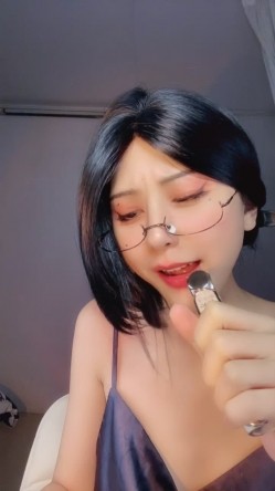 极品舔屏阿黑颜女神【蘸点蜜桃酱】门槛福利，太懂男人了，口活技术一流，高潮脸道具深喉 截图14