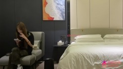 探花欧阳克 ️酒店约炮颜值小美女性格腼腆说话柔声细语把她搞潮喷了 截图1