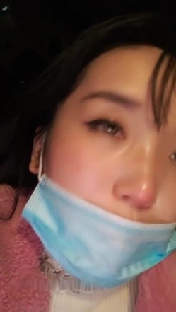 红色奶头妹子夜晚户外回车上车震 牛仔裤开裆塞着跳蛋口交后座大力抽插非常诱人 截图5