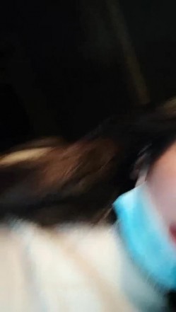 红色奶头妹子夜晚户外回车上车震 牛仔裤开裆塞着跳蛋口交后座大力抽插非常诱人 截图7