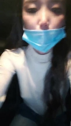 红色奶头妹子夜晚户外回车上车震 牛仔裤开裆塞着跳蛋口交后座大力抽插非常诱人 截图8