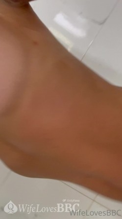媚黑顶流！绿帽淫妻天花板！「WifelovesBBC」OF私拍 野性力量与熟女淫妻的原始碰撞 截图5