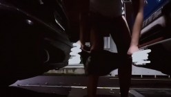 【SM调教】泄欲用母狗「C犬」户外露出！车流旁边经过，母狗嘴含口球，夹子夹屄和阴蒂，被大黑妞子爆插菊花 截图9