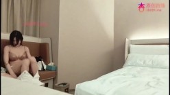 探花战神强哥 本来约了一个漂亮妹子，妹子竟然带了模特身材闺蜜过了一块 截图1