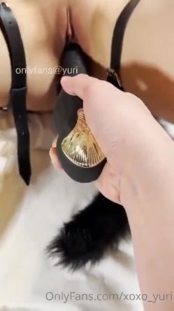 美女吃鸡啪啪 身材不错 大奶子白虎鲍鱼 小母狗塞着肛塞 抓着尾巴 被无套输出内射 爽叫不停 截图1