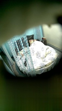 情趣酒店帘子圆床360摄像头偷拍下午提前下班和小姨子酒店开房偷情 截图4