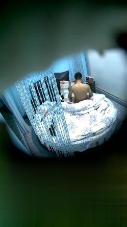 情趣酒店帘子圆床360摄像头偷拍下午提前下班和小姨子酒店开房偷情 截图5