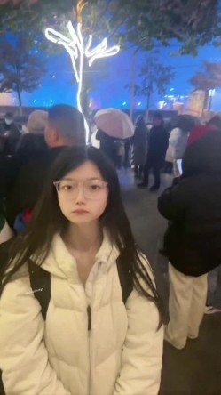 可盐可甜极品大奶清纯女神【小罗老师、旖可】付费露脸视图，露出裸舞性爱调教，年纪虽轻却很反差 截图2