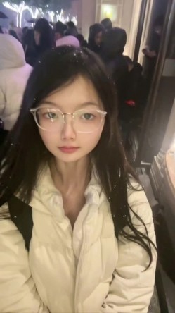 可盐可甜极品大奶清纯女神【小罗老师、旖可】付费露脸视图，露出裸舞性爱调教，年纪虽轻却很反差 截图14