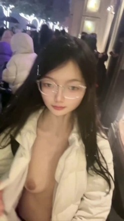 可盐可甜极品大奶清纯女神【小罗老师、旖可】付费露脸视图，露出裸舞性爱调教，年纪虽轻却很反差 截图15