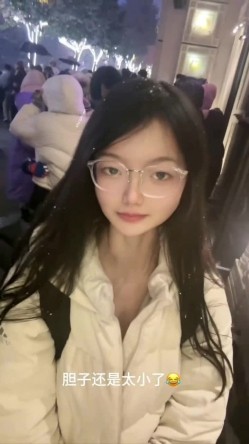 可盐可甜极品大奶清纯女神【小罗老师、旖可】付费露脸视图，露出裸舞性爱调教，年纪虽轻却很反差 截图16