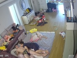 新流出黑客破解【家庭摄像头】新婚小夫妻 上来就是扒内裤一顿操 截图2