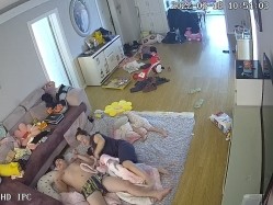 新流出黑客破解【家庭摄像头】新婚小夫妻 上来就是扒内裤一顿操 截图4