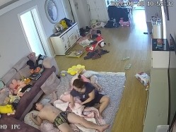 新流出黑客破解【家庭摄像头】新婚小夫妻 上来就是扒内裤一顿操 截图12