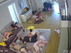 新流出黑客破解【家庭摄像头】新婚小夫妻 上来就是扒内裤一顿操 截图15