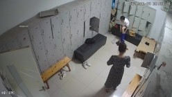 舞蹈班《监控破解》偷拍多位美女学员后台换衣服 截图15