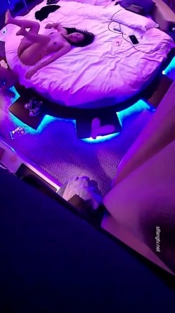 主题酒店热恋小情侣开房操逼，没想到会被偷拍，自带情趣装，小伙拨开内裤扣小穴，对白清晰可见，你喜欢哪个姿势浪叫 截图14