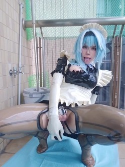 岛国极品胶衣COS男娘组合『Veritablezx22』相互插自慰调教喝尿超精彩 截图7