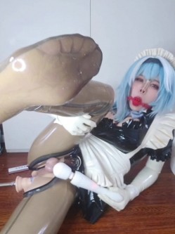 岛国极品胶衣COS男娘组合『Veritablezx22』相互插自慰调教喝尿超精彩 截图14