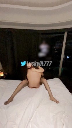 【极品女神 ️高端性爱】天府女神『LuckyQL77』土豪专属美女 群P淫乱性趴 前怼后操内射 截图2