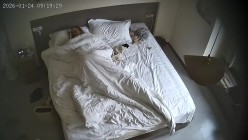 酒店偷拍反差婊眼镜妹子换上黑丝情趣睡衣配合男友69互舔口爆后入 截图1