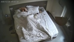 酒店偷拍反差婊眼镜妹子换上黑丝情趣睡衣配合男友69互舔口爆后入 截图2