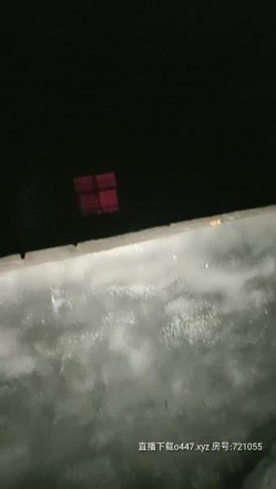 【乡村偷情故事】河南农村小伙不惧寒冷，半夜蹲守村里厕所几小时，等少妇来偷情，口交啪啪后入，真实紧张刺激 截图5