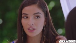 17.06.2026_Yurievij_Vixen_Ariana Marie_Emily Willis_Pushed In The Right Direction_1080p.mp4 截图3