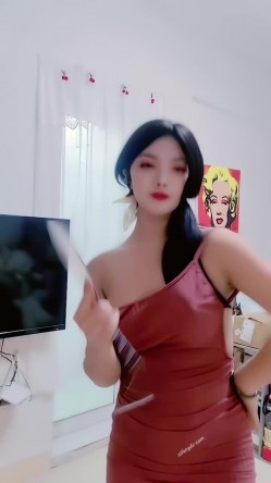 青春无敌，抖音风艺校美少女【杨晓花】定制福利，露脸露点，各种热门BGM裸舞 截图3