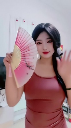 青春无敌，抖音风艺校美少女【杨晓花】定制福利，露脸露点，各种热门BGM裸舞 截图7