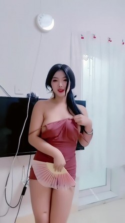 青春无敌，抖音风艺校美少女【杨晓花】定制福利，露脸露点，各种热门BGM裸舞 截图13