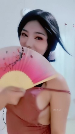 青春无敌，抖音风艺校美少女【杨晓花】定制福利，露脸露点，各种热门BGM裸舞 截图14