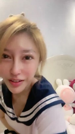 超漂亮大学生下海~宿舍里还有同学，拉上窗帘尺度全开~！ 截图1