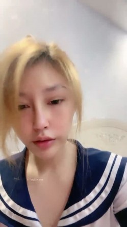 超漂亮大学生下海~宿舍里还有同学，拉上窗帘尺度全开~！ 截图7