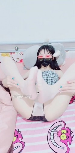 出道即巅峰新人露脸推特顶B王，人瘦奶大小魔女【蒂米】定制私拍，裸舞顶胯，道具紫薇无套啪啪内射 截图3