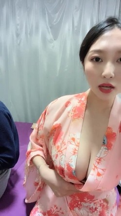 《稀缺资源重磅》猎奇圈内部分享热门视频极品大奶子哺乳期的奶妈疯狂露出自摸挑逗赚奶粉钱 截图14