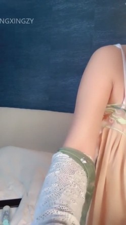 现实版妲己【白熙】福利视频 魔鬼身材油亮丝袜绝美白虎销魂口舌自慰爆插狂喷 截图2