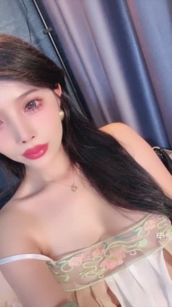 现实版妲己【白熙】福利视频 魔鬼身材油亮丝袜绝美白虎销魂口舌自慰爆插狂喷 截图5