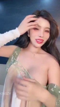 现实版妲己【白熙】福利视频 魔鬼身材油亮丝袜绝美白虎销魂口舌自慰爆插狂喷 截图7