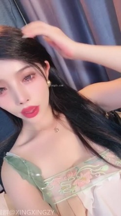 现实版妲己【白熙】福利视频 魔鬼身材油亮丝袜绝美白虎销魂口舌自慰爆插狂喷 截图9