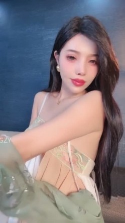 现实版妲己【白熙】福利视频 魔鬼身材油亮丝袜绝美白虎销魂口舌自慰爆插狂喷 截图12