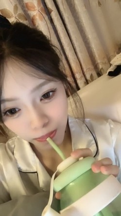 【雯雯舌头很灵活】尤物 纯美校花~美呆了~娇柔玉体 抠逼自慰 截图9