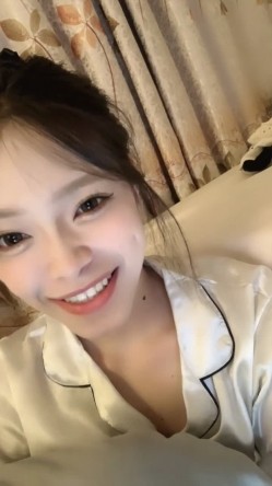 【雯雯舌头很灵活】尤物 纯美校花~美呆了~娇柔玉体 抠逼自慰 截图10